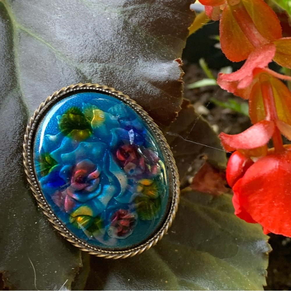 Stunning Floral Blue resin Filled Scarf or Dress Clip Vintage Fashion.